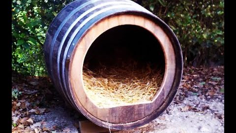 How to insulate a barrel dog house