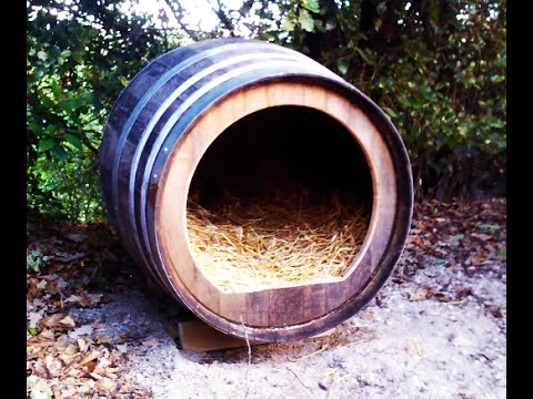 How to insulate a barrel dog house